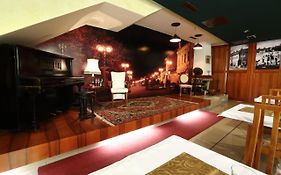 Hotel Nostalgia